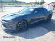 2018 Chevrolet Camaro 2SS z VIN 1G1FH1R78J0108224, wystawiony jako IAAI lot #43204029 z przebiegiem 28 372 mil mil oraz . Historia ofert i sprzedaży dostępna na DreamBid. Obrazek 2.