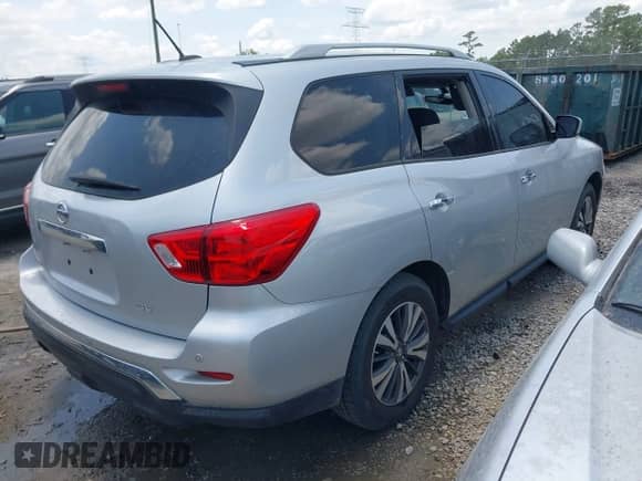 2017 Nissan Pathfinder S z VIN 5N1DR2MN3HC685979, wystawiony jako IAAI lot #42599517 z przebiegiem 125 169 mil mil oraz . Historia ofert i sprzedaży dostępna na DreamBid. Obrazek 4.