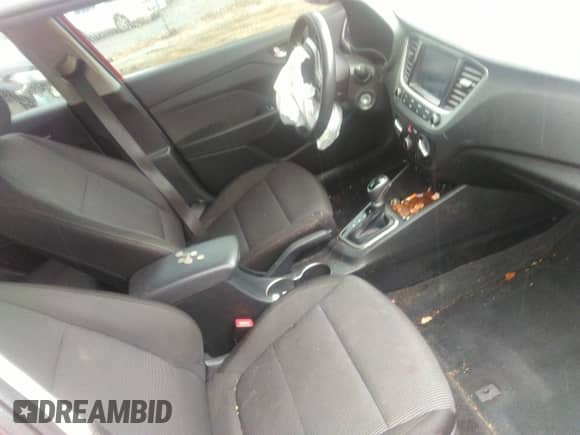 2018 Hyundai Accent SE z VIN 3KPC24A32JE034134, wystawiony jako IAAI lot #42210868 z przebiegiem 117 085 mil mil oraz . Historia ofert i sprzedaży dostępna na DreamBid. Obrazek 5.