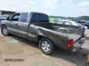 2002 Chevrolet Silverado 1500 LS z VIN 2GCEC19T921110469, wystawiony jako IAAI lot #39912012 z przebiegiem 288 705 mil mil oraz . Historia ofert i sprzedaży dostępna na DreamBid. Obrazek 3.