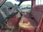 1989 GMC Sierra 1500 z VIN 1GTDC14K5KE501207, wystawiony jako Copart lot #82004945 z przebiegiem 59 412 mil mil oraz Szkoda całkowita • Salvage title. Historia ofert i sprzedaży dostępna na DreamBid. Obrazek 7.