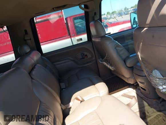 1999 Chevrolet Suburban with VIN 3GNGK26J4XG138531, listed as a IAAI auction lot 42677304 with 172,361 mi miles and . Bid and sale history available at DreamBid. Image 8.