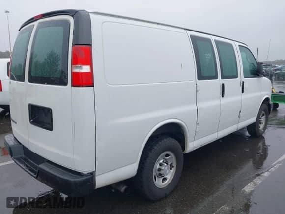 2018 Chevrolet Express Cargo с VIN 1GCWGAFP5J1333483, выставлен на аукционе IAAI как лот 43444537 с пробегом 396 357 миль миль и . История ставок и продаж доступна на DreamBid. Изображение 4.