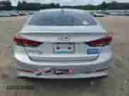 2017 Hyundai Elantra SE z VIN KMHD74LF8HU117894, wystawiony jako Copart lot #84972685 z przebiegiem 65 038 mil mil oraz Czysty tytuł • Clean title. Historia ofert i sprzedaży dostępna na DreamBid. Obrazek 6.