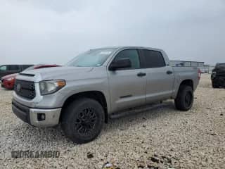 2019 Toyota Tundra SR5 с VIN 5TFEM5F17KX135901, выставлен на аукционе Copart как лот 51529135 с пробегом 129 935 миль миль и Списание • Salvage title. История ставок и продаж доступна на DreamBid. Изображение 1.