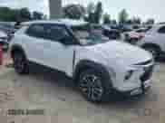 2025 Chevrolet TrailBlazer LT z VIN KL79MPSL8SB057532, wystawiony jako Copart lot #61575415 z przebiegiem Nie podano mil oraz Nie do naprawy • Non repairable. Historia ofert i sprzedaży dostępna na DreamBid. Obrazek 4.