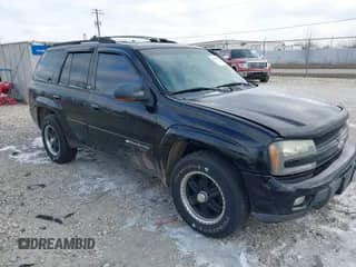 2002 Chevrolet TrailBlazer LTZ z VIN 1GNDT13S122298004, wystawiony jako IAAI lot #40978295 z przebiegiem 241 269 mil mil oraz . Historia ofert i sprzedaży dostępna na DreamBid. Obrazek 1.