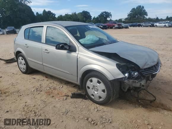 2008 Saturn Astra XE with VIN W08AR671085080743, listed as a Copart auction lot 71500525 with 135,961 mi miles and Salvage title. Bid and sale history available at DreamBid. Image 4.