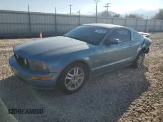 2006 Ford Mustang GT Deluxe с VIN 1ZVFT82H165114021, выставлен на аукционе Copart как лот 82215925 с пробегом 122 430 миль миль и Списание • Salvage title. История ставок и продаж доступна на DreamBid. Изображение 1.
