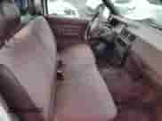 1991 Nissan Frontier z VIN 1N6SD11S6MC313056, wystawiony jako Copart lot #87491734 z przebiegiem 141 461 mil mil oraz Czysty tytuł • Clean title. Historia ofert i sprzedaży dostępna na DreamBid. Obrazek 10.