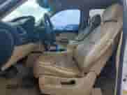 2008 Chevrolet Suburban LTZ z VIN 3GNFC16088G147809, wystawiony jako Copart lot #64783665 z przebiegiem 337 273 mil mil oraz Szkoda całkowita • Salvage title. Historia ofert i sprzedaży dostępna na DreamBid. Obrazek 7.