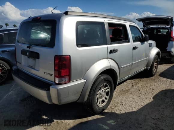 2011 Dodge Nitro SE с VIN 1D4PT2GK1BW587062, выставлен на аукционе Copart как лот 77384584 с пробегом 120 977 миль миль и На запчасти • Non repairable. История ставок и продаж доступна на DreamBid. Изображение 3.