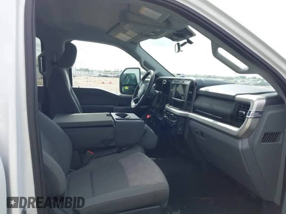 2025 Ford F-250 XL с VIN 1FT7W2BT9SEC54537, выставлен на аукционе IAAI как лот 42714592 с пробегом 6 334 миль миль и . История ставок и продаж доступна на DreamBid. Изображение 5.