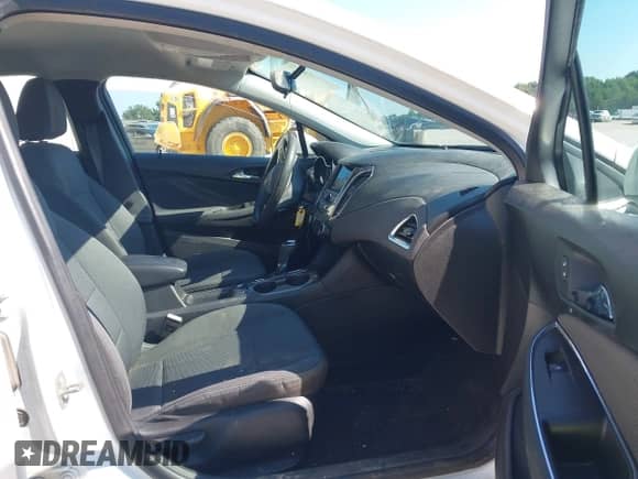 2019 Chevrolet Cruze LT с VIN 1G1BE5SM8K7109946, выставлен на аукционе IAAI как лот 42982626 с пробегом 183 601 миль миль и . История ставок и продаж доступна на DreamBid. Изображение 5.