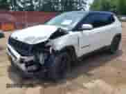 2019 Jeep Compass Altitude z VIN 3C4NJCBB0KT802623, wystawiony jako IAAI lot #42862871 z przebiegiem 108 565 mil mil oraz . Historia ofert i sprzedaży dostępna na DreamBid. Obrazek 2.
