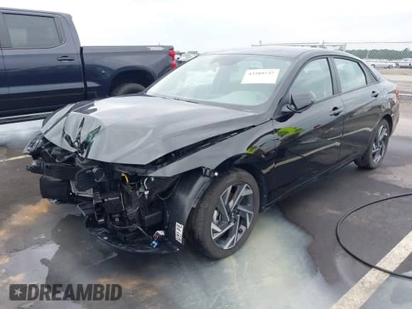 2025 Hyundai Elantra SEL Sport with VIN KMHLM4DG9SU951160, listed as a IAAI auction lot 43289737 with 1,972 mi miles and . Bid and sale history available at DreamBid. Image 2.