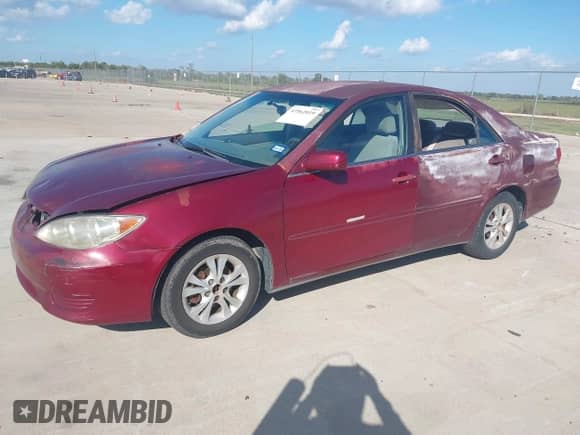 2005 Toyota Camry STD z VIN 4T1BE32K75U013544, wystawiony jako IAAI lot #43562019 z przebiegiem 173 915 mil mil oraz . Historia ofert i sprzedaży dostępna na DreamBid. Obrazek 2.