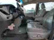 2015 Toyota Sienna XLE Premium z VIN 5TDYK3DC2FS675826, wystawiony jako Copart lot #81757665 z przebiegiem 162 923 mil mil oraz Szkoda całkowita • Salvage title. Historia ofert i sprzedaży dostępna na DreamBid. Obrazek 7.