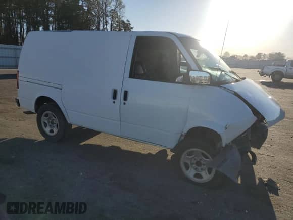 2004 Chevrolet Astro Cargo with VIN 1GCDM19X04B108883, listed as a Copart auction lot 50061715 with Not provided miles and Salvage title. Bid and sale history available at DreamBid. Image 4.