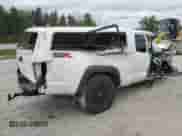 2022 Toyota Tacoma SR z VIN 3TYRZ5CN1NT014189, wystawiony jako Copart lot #81127735 z przebiegiem Nie podano mil oraz Szkoda całkowita • Salvage title. Historia ofert i sprzedaży dostępna na DreamBid. Obrazek 3.