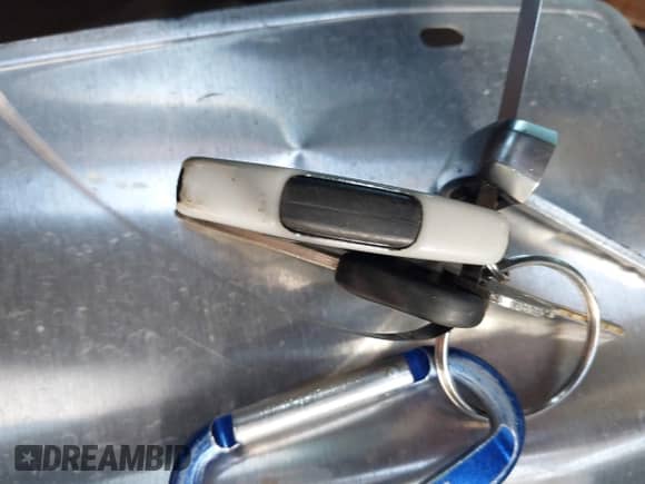 2017 GMC Sierra 1500 SLT z VIN 3GTU2NEC1HG180642, wystawiony jako IAAI lot #43290209 z przebiegiem 137 676 mil mil oraz . Historia ofert i sprzedaży dostępna na DreamBid. Obrazek 11.