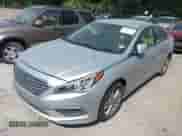 2017 Hyundai Sonata SE с VIN 5NPE24AF7HH513724, выставлен на аукционе IAAI как лот 43005758 с пробегом 138 253 миль миль и . История ставок и продаж доступна на DreamBid. Изображение 2.