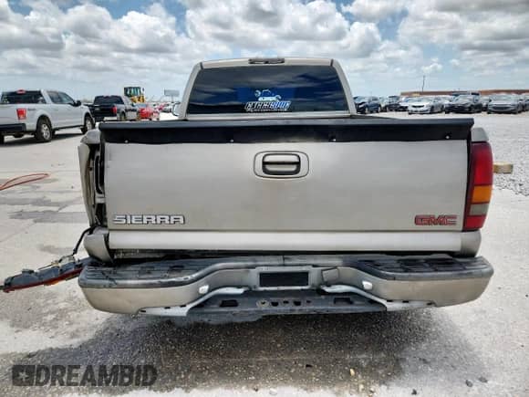 2002 GMC Sierra 1500 z VIN 1GTEC14W32Z117037, wystawiony jako Copart lot #61937045 z przebiegiem Nie podano mil oraz Szkoda całkowita • Salvage title. Historia ofert i sprzedaży dostępna na DreamBid. Obrazek 6.