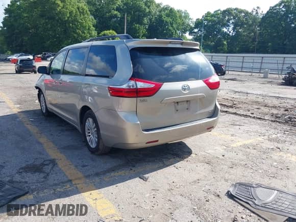 2017 Toyota Sienna XLE Auto Access Seat с VIN 5TDYZ3DC4HS837017, выставлен на аукционе IAAI как лот 42237044 с пробегом 91 041 миль миль и . История ставок и продаж доступна на DreamBid. Изображение 3.