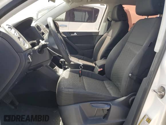 2012 Volkswagen Tiguan S с VIN WVGAV7AX8CW607156, выставлен на аукционе Copart как лот 82101235 с пробегом 105 144 миль миль и Чистый • Clean title. История ставок и продаж доступна на DreamBid. Изображение 7.