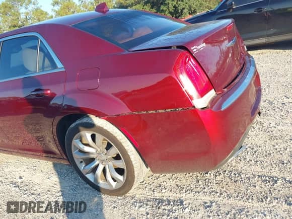 2019 Chrysler 300 Touring с VIN 2C3CCAAG7KH590108, выставлен на аукционе IAAI как лот 43315946 с пробегом 117 796 миль миль и . История ставок и продаж доступна на DreamBid. Изображение 6.