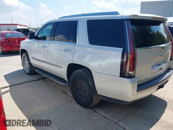 2017 Cadillac Escalade Luxury z VIN 1GYS3BKJ2HR270656, wystawiony jako IAAI lot #43138388 z przebiegiem 200 692 mil mil oraz . Historia ofert i sprzedaży dostępna na DreamBid. Obrazek 3.