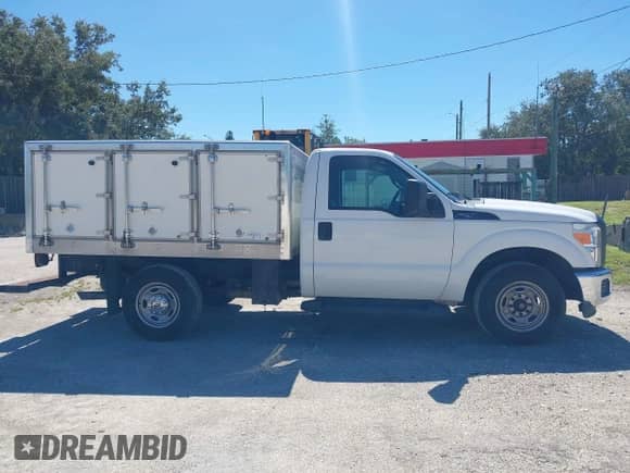 2011 Ford F-250 XL z VIN 1FDBF2A68BEB57606, wystawiony jako IAAI lot #43437311 z przebiegiem 197 116 mil mil oraz . Historia ofert i sprzedaży dostępna na DreamBid. Obrazek 13.