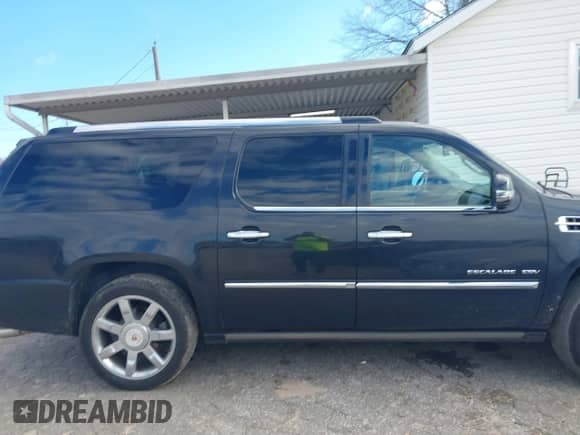 2011 Cadillac Escalade ESV Premium z VIN 1GYS4JEF5BR377335, wystawiony jako IAAI lot #41820043 z przebiegiem 181 619 mil mil oraz . Historia ofert i sprzedaży dostępna na DreamBid. Obrazek 14.