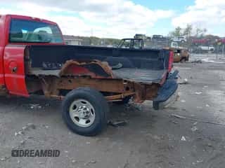 2003 Chevrolet Silverado 2500HD LS z VIN 1GCHK24133E351004, wystawiony jako IAAI lot #43539108 z przebiegiem 140 891 mil mil oraz . Historia ofert i sprzedaży dostępna na DreamBid. Obrazek 6.