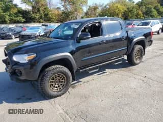 2023 Toyota Tacoma SR z VIN 3TYCZ5AN6PT132458, wystawiony jako Copart lot #80524705 z przebiegiem 27 680 mil mil oraz Szkoda całkowita • Salvage title. Historia ofert i sprzedaży dostępna na DreamBid. Obrazek 1.