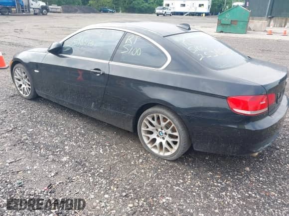2007 BMW 3 Series 328i z VIN WBAWB33537PU87240, wystawiony jako IAAI lot #42601888 z przebiegiem Nie podano mil oraz . Historia ofert i sprzedaży dostępna na DreamBid. Obrazek 3.