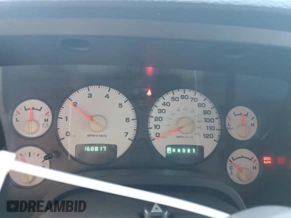 2002 Dodge 1500 z VIN 3D7HA18NX2G159022, wystawiony jako Copart lot #91045695 z przebiegiem 168 817 mil mil oraz Czysty tytuł • Clean title. Historia ofert i sprzedaży dostępna na DreamBid. Obrazek 9.