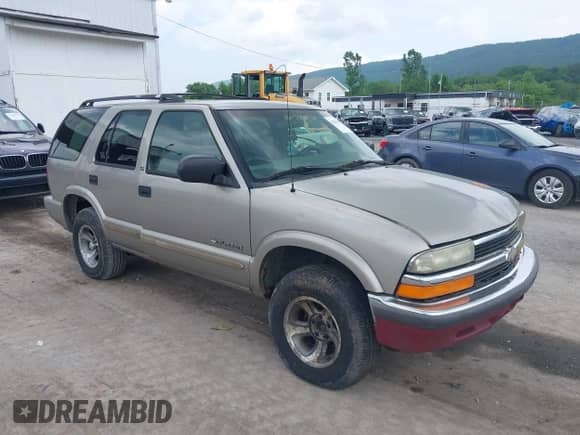 2003 Chevrolet Blazer LS с VIN 1GNCS13XX3K138344, выставлен на аукционе IAAI как лот 42251380 с пробегом Не указан миль и . История ставок и продаж доступна на DreamBid. Изображение 1.