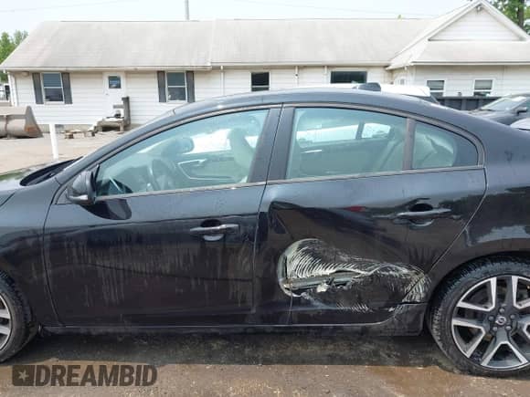 2018 Volvo S60 Dynamic с VIN YV126MFL4J2458009, выставлен на аукционе IAAI как лот 42396373 с пробегом 175 270 миль миль и . История ставок и продаж доступна на DreamBid. Изображение 14.