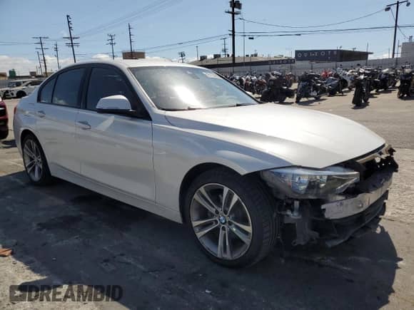 2016 BMW 3 Series 328i z VIN WBA8E9C57GK646275, wystawiony jako Copart lot #85124495 z przebiegiem 114 313 mil mil oraz Szkoda całkowita • Salvage title. Historia ofert i sprzedaży dostępna na DreamBid. Obrazek 4.