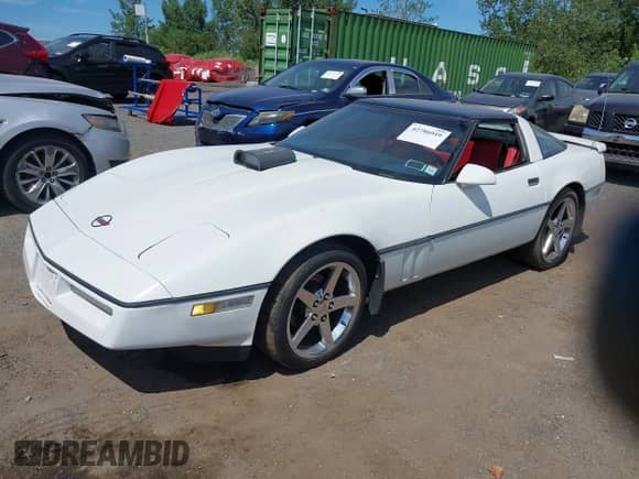 1985 Chevrolet Corvette с VIN 1G1YY0784F5132948, выставлен на аукционе IAAI как лот 42786049 с пробегом 147 709 миль миль и . История ставок и продаж доступна на DreamBid. Изображение 2.
