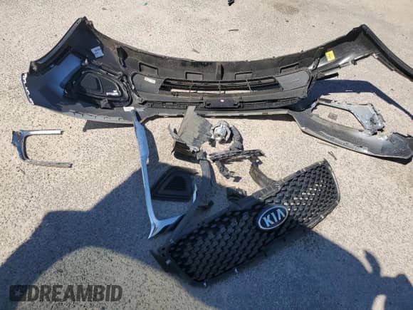 2018 Kia Sorento L z VIN 5XYPG4A32JG347108, wystawiony jako Copart lot #70183595 z przebiegiem 91 590 mil mil oraz Szkoda całkowita • Salvage title. Historia ofert i sprzedaży dostępna na DreamBid. Obrazek 13.