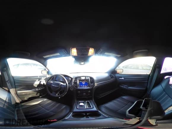 2015 Chrysler 300 S с VIN 2C3CCABGXFH872294, выставлен на аукционе IAAI как лот 42745527 с пробегом 92 752 миль миль и . История ставок и продаж доступна на DreamBid. Изображение 19.