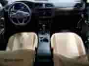 2022 Volkswagen Tiguan SE z VIN 3VV2B7AX7NM130869, wystawiony jako Copart lot #66172205 z przebiegiem 45 756 mil mil oraz Szkoda całkowita • Salvage title. Historia ofert i sprzedaży dostępna na DreamBid. Obrazek 8.
