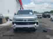 2022 Chevrolet Silverado 1500 RST z VIN 1GCUDEET8NZ571342, wystawiony jako IAAI lot #42146604 z przebiegiem 90 957 mil mil oraz . Historia ofert i sprzedaży dostępna na DreamBid. Obrazek 12.