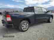 2023 Ram 1500 Big Horn z VIN 1C6RREMT3PN586096, wystawiony jako Copart lot #81713485 z przebiegiem 30 563 mil mil oraz Szkoda całkowita • Salvage title. Historia ofert i sprzedaży dostępna na DreamBid. Obrazek 3.