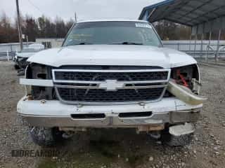 2007 Chevrolet Silverado 1500HD LT1 z VIN 1GCGK13UX7F195920, wystawiony jako Copart lot #84205714 z przebiegiem 190 185 mil mil oraz Czysty tytuł • Clean title. Historia ofert i sprzedaży dostępna na DreamBid. Obrazek 5.