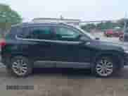 2017 Volkswagen Tiguan Wolfsburg Edition с VIN WVGSV7AX3HK037795, выставлен на аукционе IAAI как лот 42497812 с пробегом 86 211 миль миль и . История ставок и продаж доступна на DreamBid. Изображение 13.