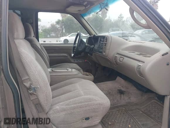 1996 Chevrolet Suburban z VIN 3GNEC16R3TG101906, wystawiony jako IAAI lot #42058102 z przebiegiem 252 488 mil mil oraz . Historia ofert i sprzedaży dostępna na DreamBid. Obrazek 5.