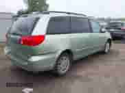 2008 Toyota Sienna XLE z VIN 5TDBK22CX8S011621, wystawiony jako IAAI lot #42274860 z przebiegiem 283 826 mil mil oraz . Historia ofert i sprzedaży dostępna na DreamBid. Obrazek 4.